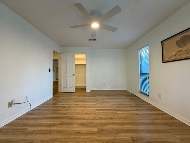 Building Photo - Pet Friendly 3BR/2BA House in Desirable Turkey Creek