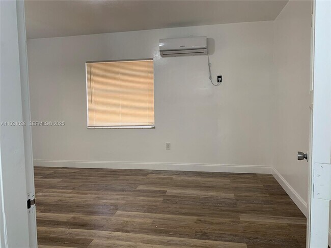 Building Photo - 6290 SW 39th St