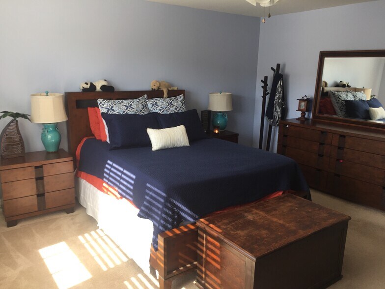 Building Photo - 6193 Royal Crest Ln