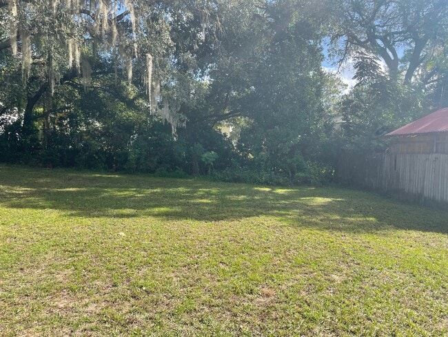 Building Photo - 728 Greenleaf Ave