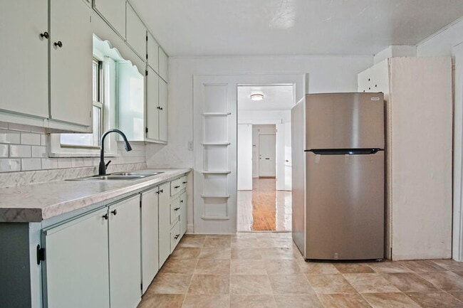 Building Photo - 1524 NE 8th St