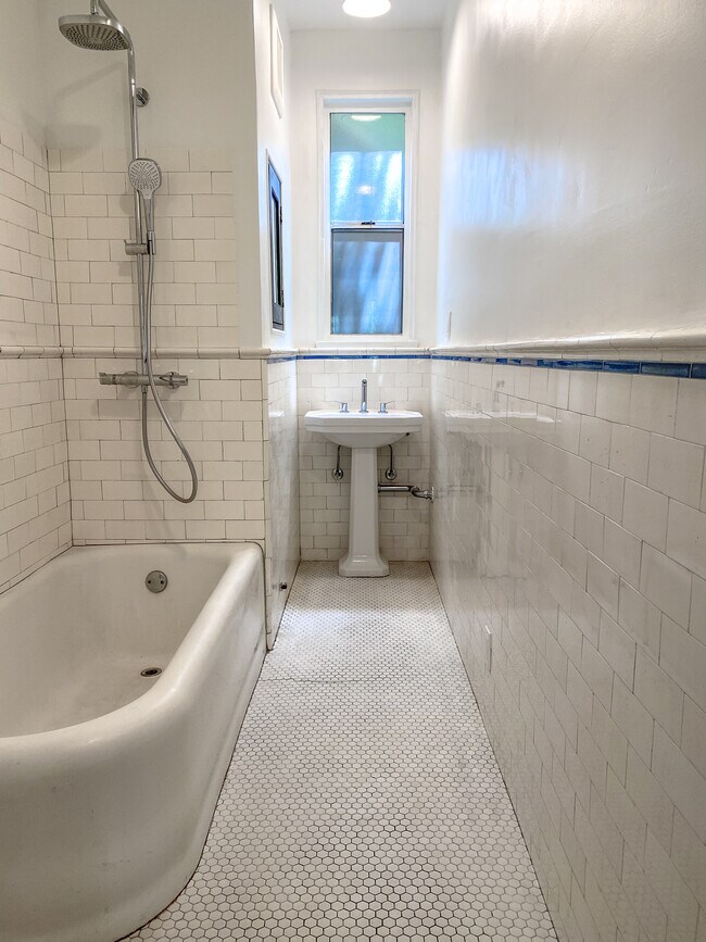 Building Photo - 234 Columbia Pl