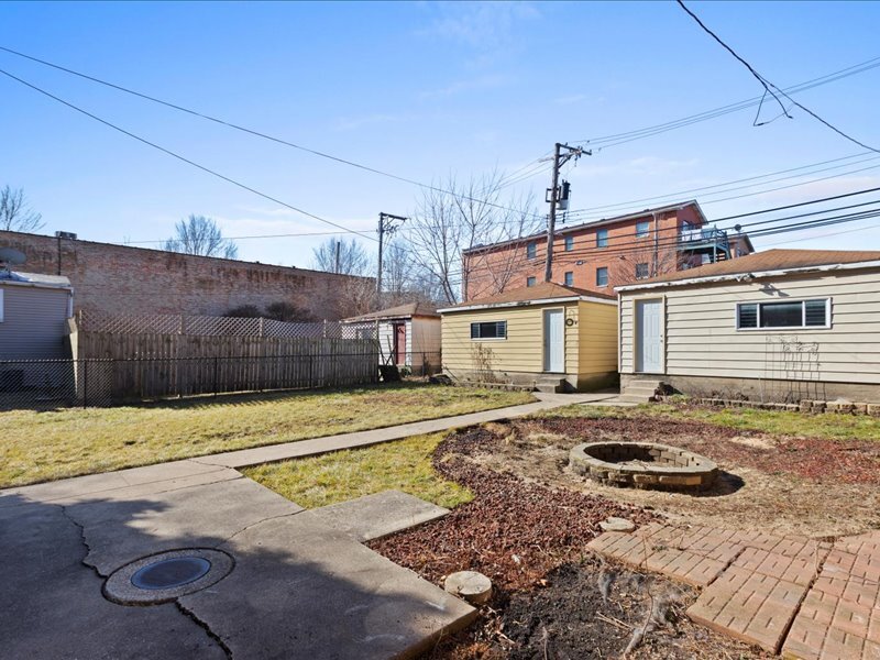 Firepit! - 3214 S Throop St