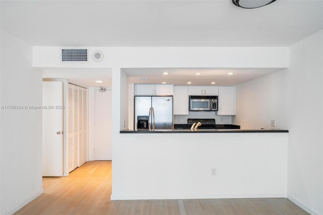 Building Photo - 345 Ocean Dr