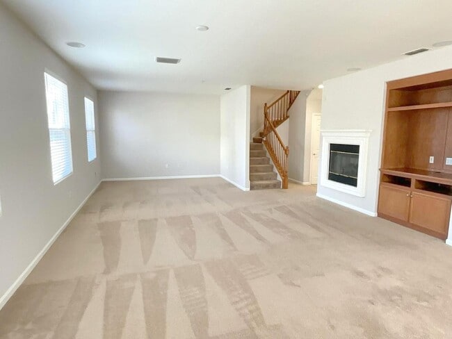 Building Photo - Month to month Rental ! Beautiful & Spacious End Unit Home in Shelbourne at Windemere! Top Rated ...
