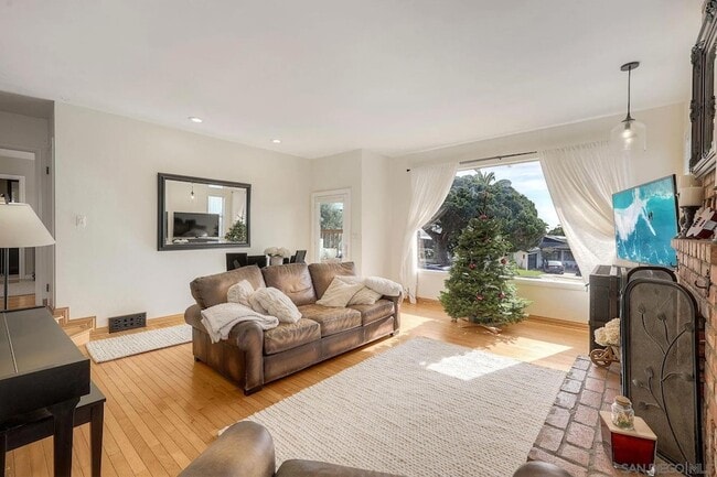 Building Photo - 1166 Agate St