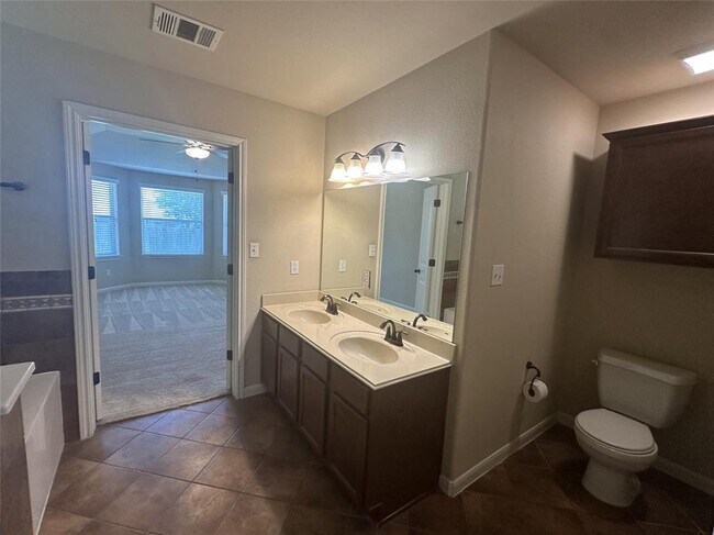 Building Photo - 7714 Squirrel Hollow Dr