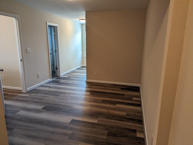 Building Photo - 155 Oakmont Dr