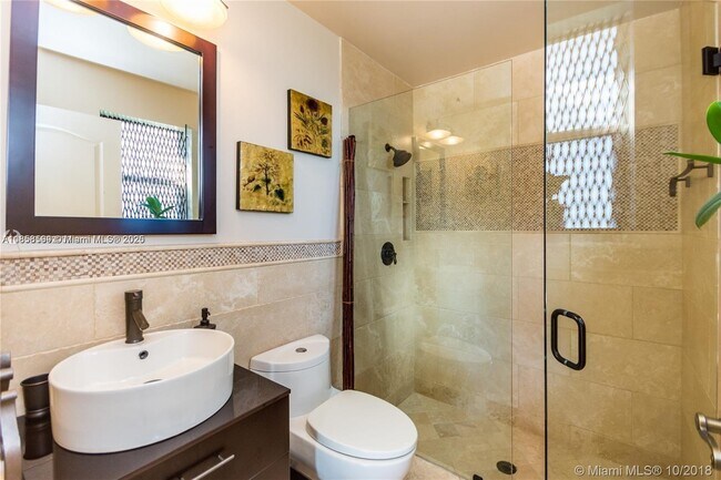 Building Photo - 2726 Meadowood Dr