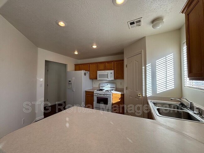 Building Photo - 773 S 220 E Cir