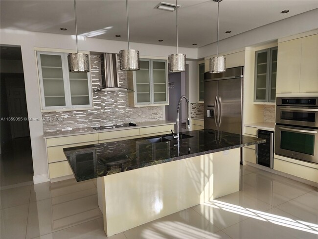 Building Photo - 10246 Lexington Estates Blvd