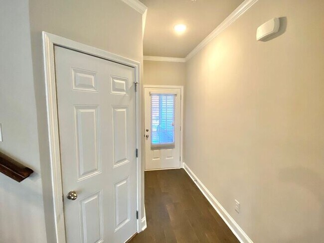 Building Photo - 538 Walton Dr