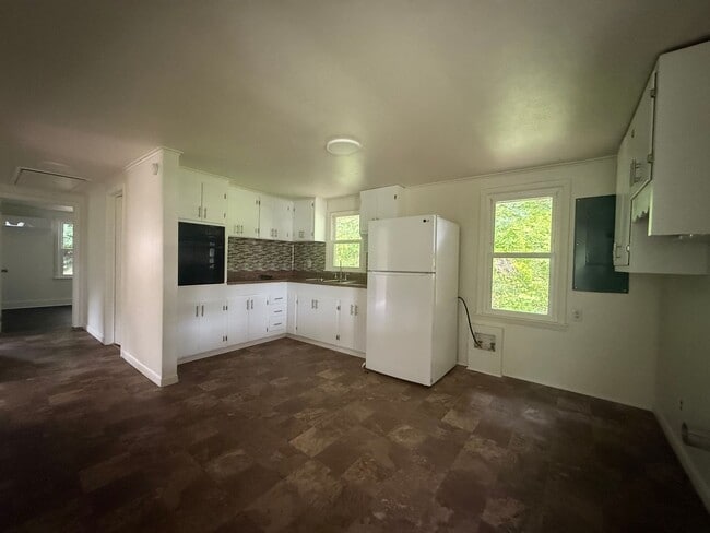 Building Photo - 2 Bedroom 1 Bath Home in Kingsport, TN