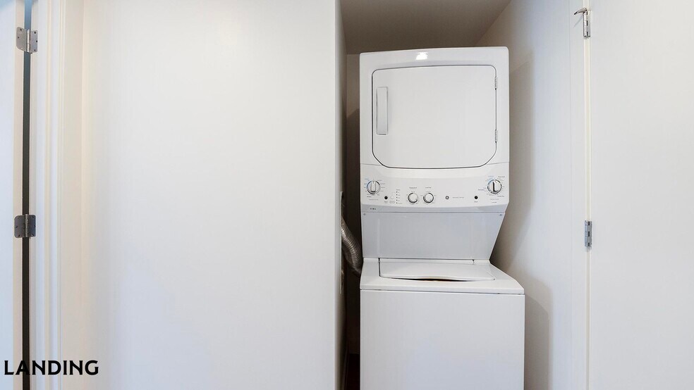 Building Photo - 707 S Farmer Ave