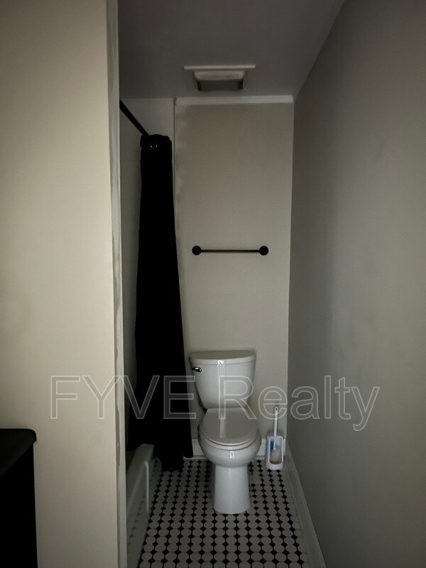 Building Photo - 7914 Gleason Dr