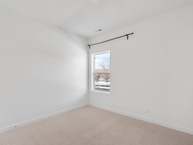 Building Photo - 4638 Tulip Ln