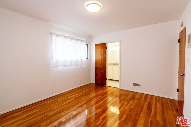 Building Photo - 443 Lomita St