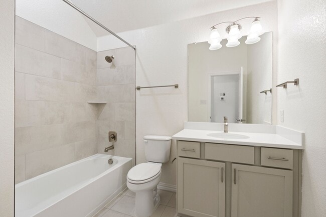 Building Photo - Beautiful 5 bedroom, 3 bathroom home in Buda!!!