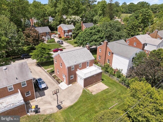 Building Photo - 609 Latham Dr