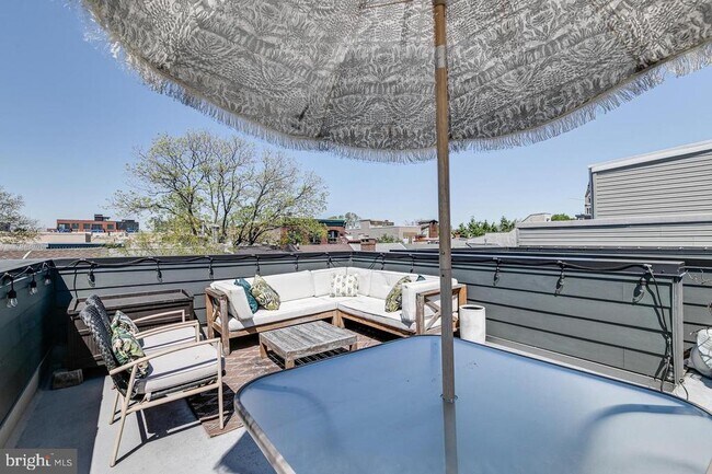 Building Photo - 938 N Leithgow St