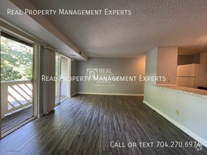 Building Photo - 9541 Shannon Green Dr