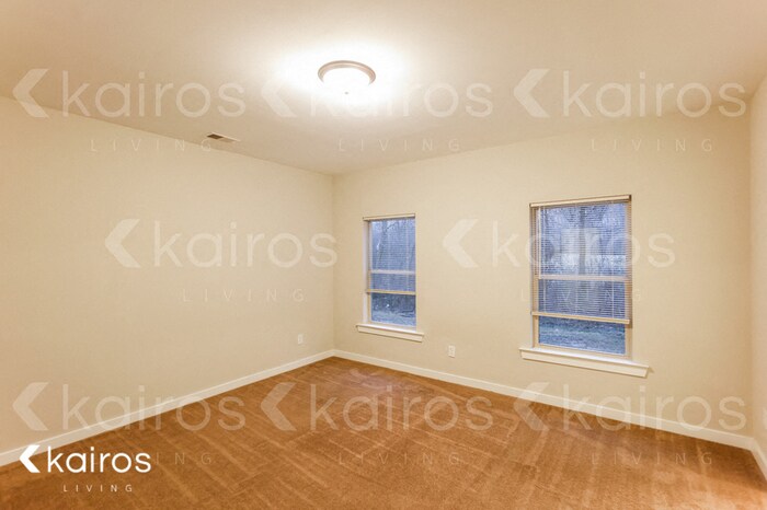 Building Photo - 611 White Oak Cir