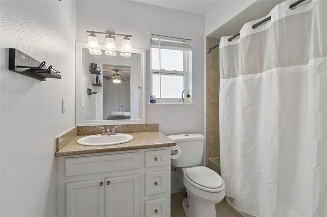 Building Photo - 5842 Silver Frst Dr