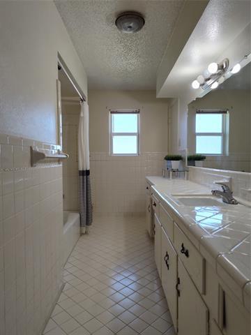 Building Photo - 910 Worcester Ln