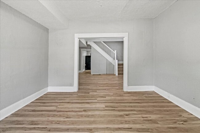 Building Photo - 1132 N Rural St