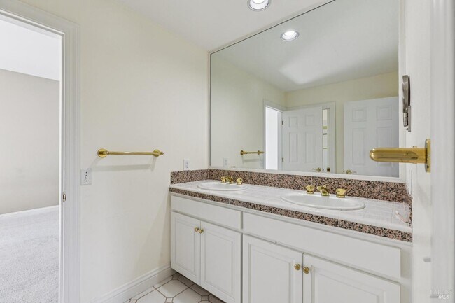 Building Photo - 32 Marin Bay Park Ct