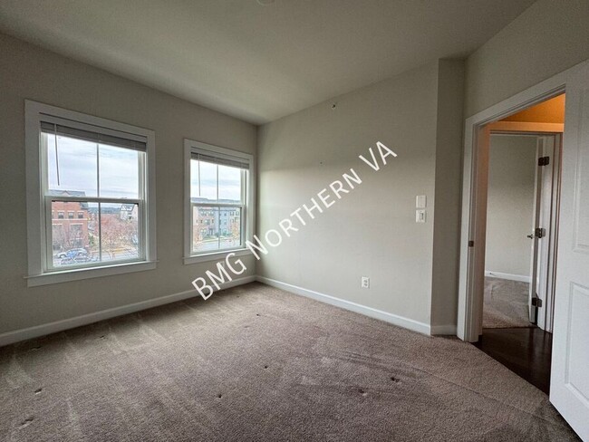 Building Photo - 43339 Stadium Ter