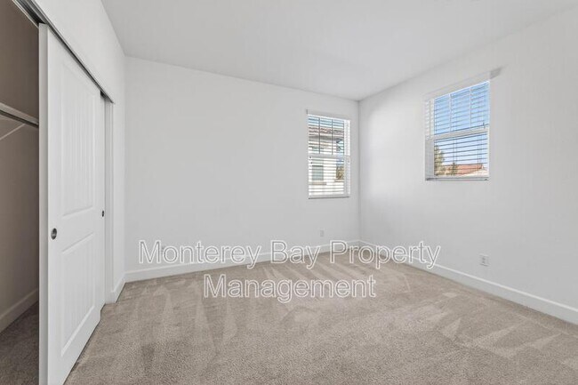 Building Photo - 480 Palisade Dr