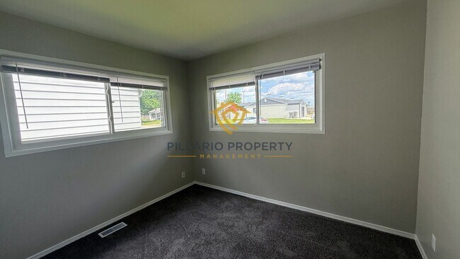 Building Photo - 3-Bedroom Home Near Indianapolis Motor Speedway with Attached Garage, Available NOW!