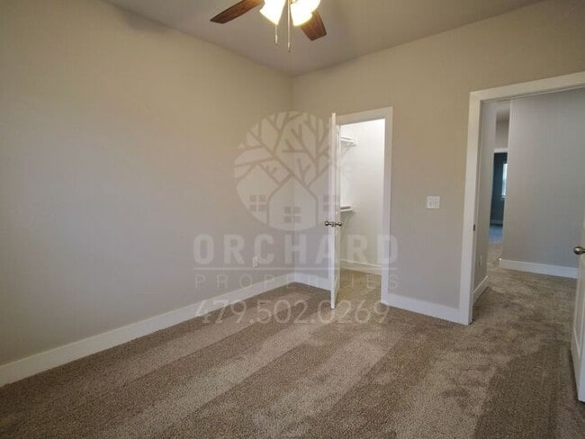 Building Photo - EP 6 | Townhome with Garage in Siloam Springs!