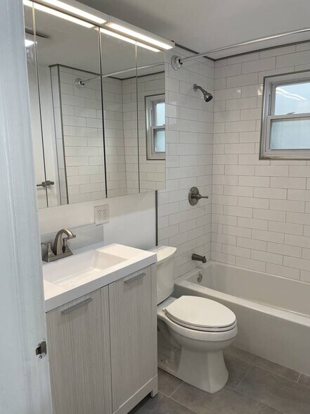 Building Photo - 128-130 River Road Ext