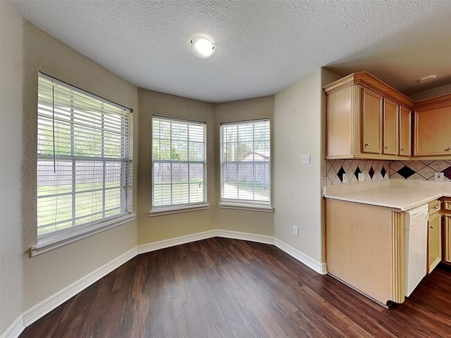 Building Photo - 2922 31st Ave N