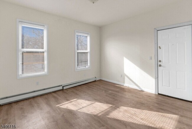 Building Photo - 3 May St