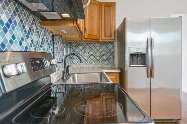 Building Photo - 301 Sheridan Dr