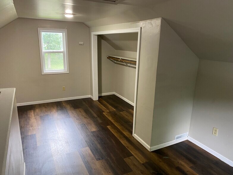 Bedroom - 1520 Monongalia Ave SW