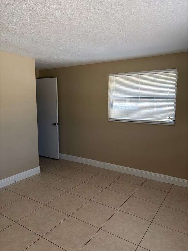 Building Photo - 3/2 on Corner lot in Altamonte Springs Available Now!