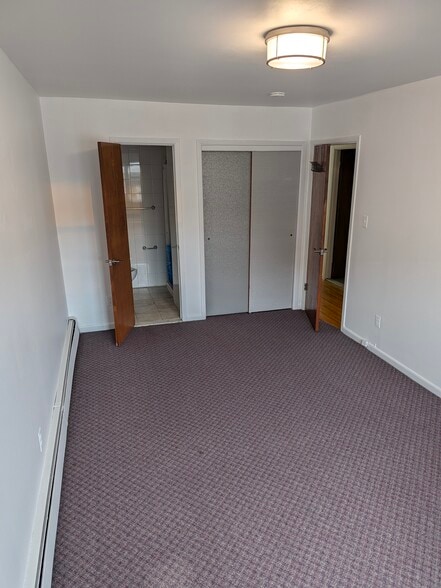 MBR with shower - 3916 62nd St