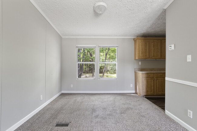 Building Photo - 11612 Independence Rd