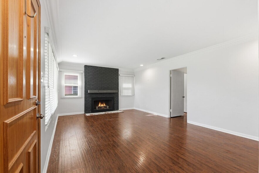 Building Photo - 8611 S 5th Ave