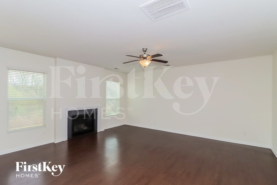 Building Photo - 114 Emperors Trl