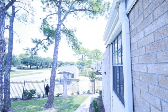 Building Photo - 2750 Holly Hall St