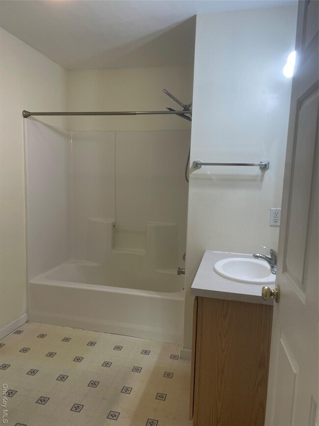 Building Photo - 696 South St