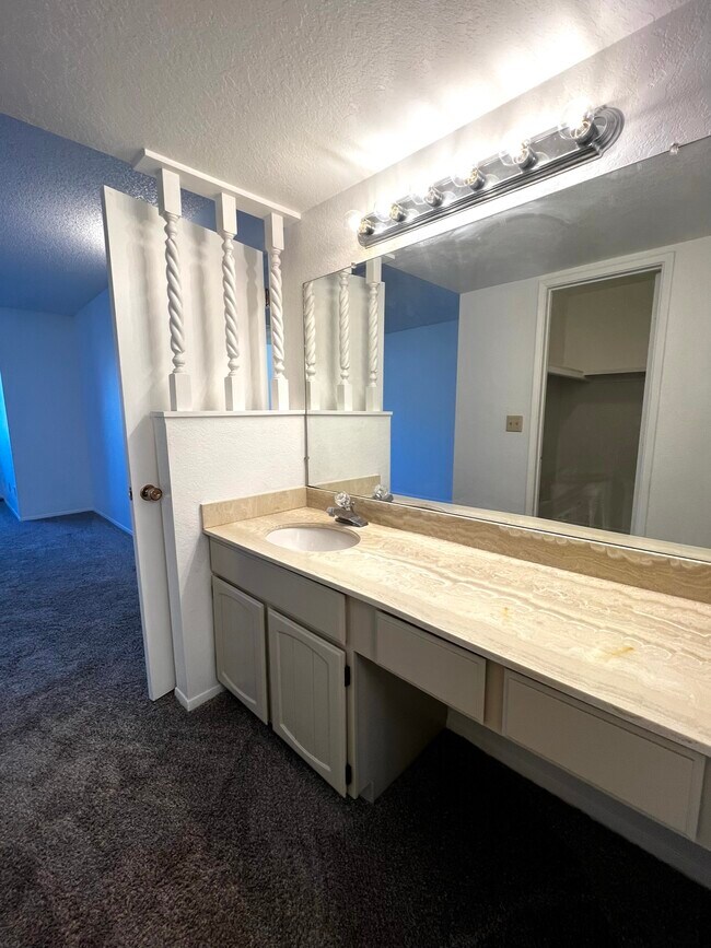 Building Photo - 2024 S Birdie Cir