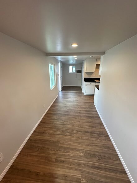 Building Photo - 1032 Justin Ave