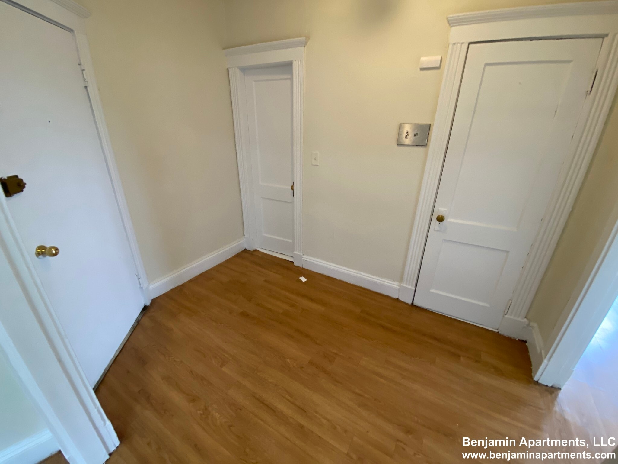 Building Photo - 235 Park Dr