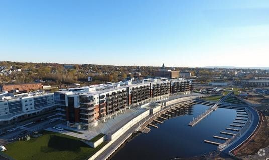 Building Photo - River House Apartments